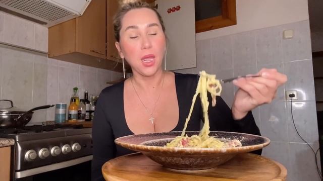 Мукбанг/Соленые огурчики и Паста Карбонара смотреть онлайн