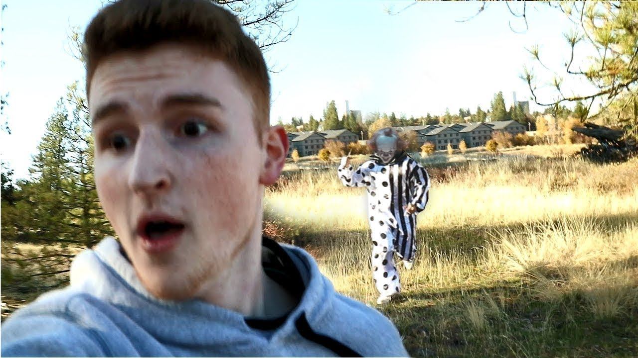 за мной бежит сумасшедший клоун пеннивайз.. смотреть онлайн