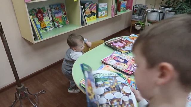 VL?G: УБОРКА НА КУХНЕ. Беспредел в детском саду. Идея быстрого ужина // Family K // 17.10.18 смотреть онлайн