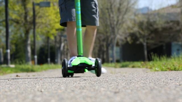 Maxi Micro Deluxe step voor kinderen van 5-12 jaar смотреть онлайн