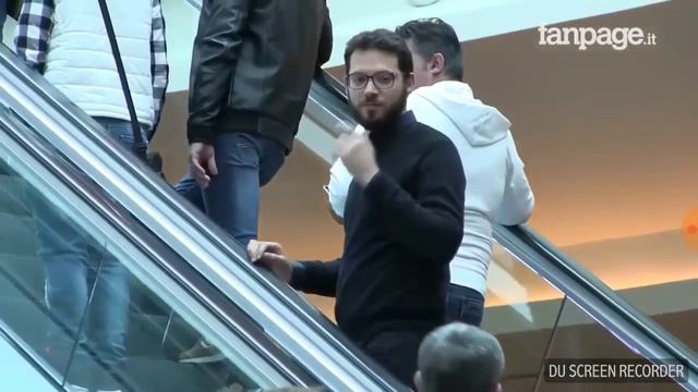Пранк флирт на эскалаторе смотреть онлайн