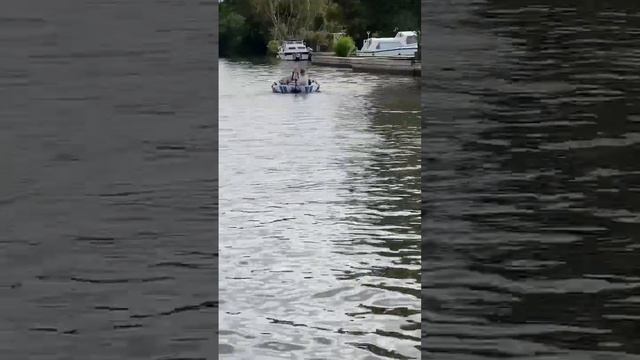 Inflatable boat sib having fun on the river #norfolkbroads #river #boats смотреть онлайн
