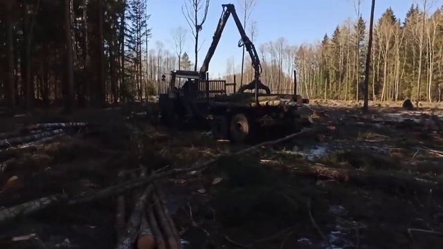 Трактор МТЗ 82 на колесах от комбайна. Зацеп шикарный! смотреть онлайн