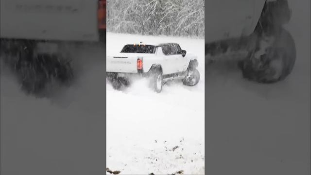 1000HP Hummer EV Annihilates Snow Winter Wonderland - 7% Batt used #hummer #hummerev #teslatruck смотреть онлайн