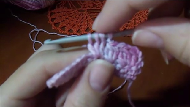 Видеоурок №9. Незаконченные столбики с накидом, провязанные вместе смотреть онлайн