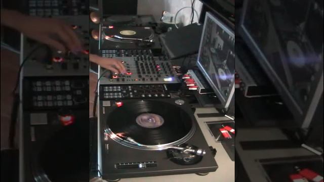 Mix Dance '90 Megamix смотреть онлайн