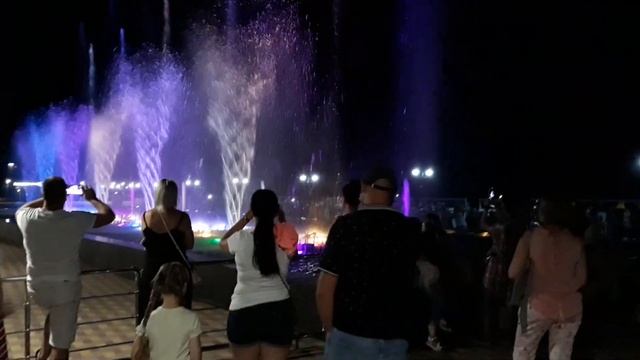 Сочи. Адлер. Поющий светомузыкальный фонтан с огнем на Имеретинской набережной. (Бархатные сезоны). смотреть онлайн