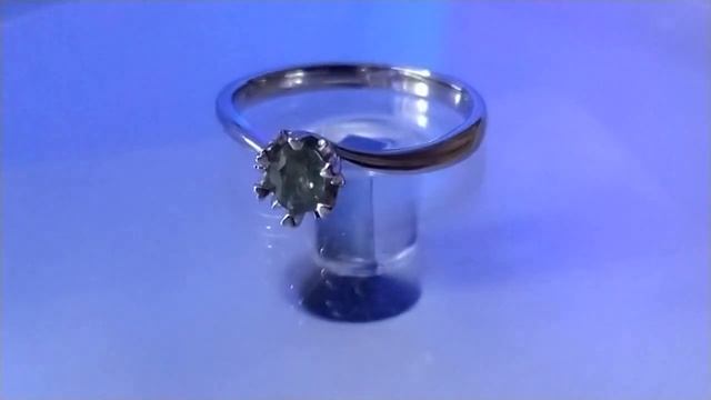 Кольцо с шри-ланкийским александритом 0.29ct (сертификат AIG), УФ фонарь смотреть онлайн