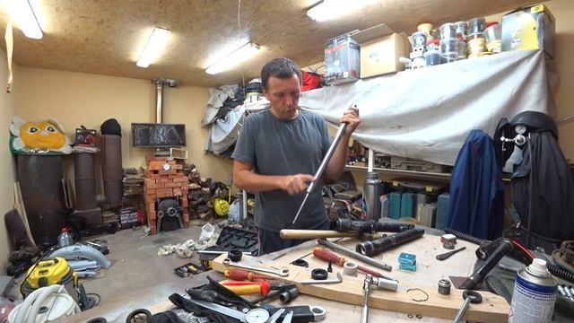 Ремонт вилки мопеда Альфа. Замена сальников в вилке. смотреть онлайн