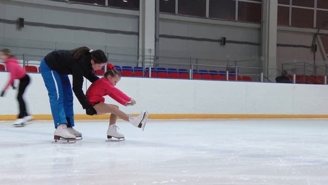 Осенний джаз на льду или мастерство богородских фигуристок. смотреть онлайн
