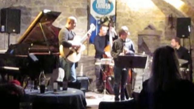 Daniel Keller 'Fly Me To The Moon' смотреть онлайн