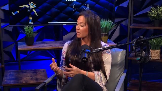 Trauma Bonding, Being Friends with Your Ex & Importance of Attachment Styles | Thais Gibson DSH #33 смотреть онлайн