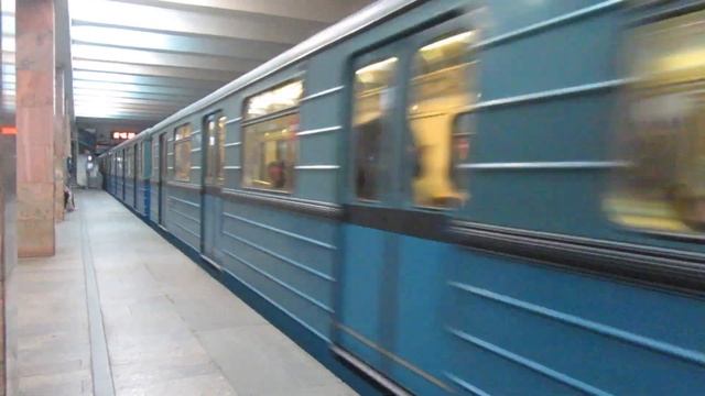 Электропезда 81-710/711 ЕЖЗ на станциях "Улица 1905 Года" и "Баррикадная" 8.05.2019 смотреть онлайн