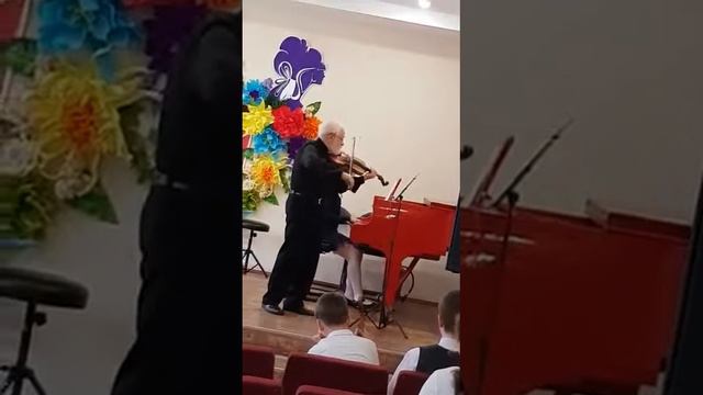 Я играю на пианино с скрипкой песня"вернись в сарентэ" смотреть онлайн