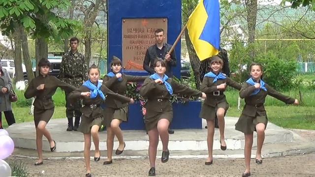 танцевальный коллектив "Взрыв" - "синий платочек" смотреть онлайн