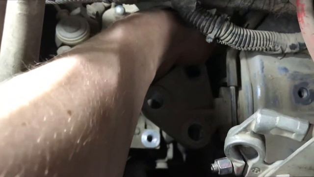 Замена левой опоры двигателя Opel Zafira 2011г смотреть онлайн