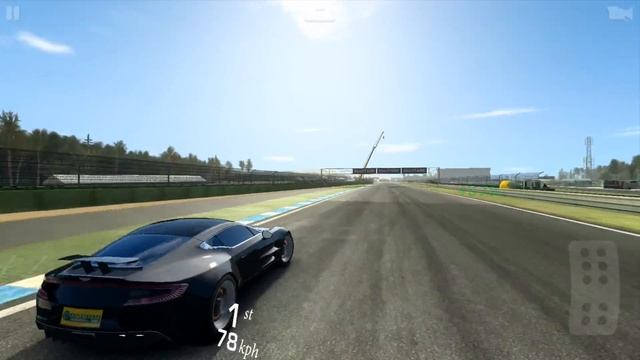 Real Racing 3 | 2012 Aston Martin One-77 Versus 2002 Ferrari Enzo Ferrari смотреть онлайн