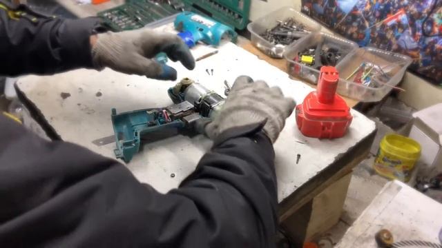 Ремонт шуруповёрта Makita диагностика редуктора щеток смотреть онлайн