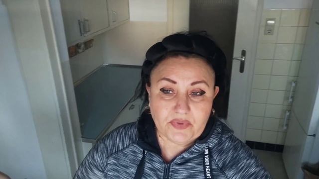 Пока наши соседи-немцы ещё спят,украинцы уже проснулись и работают.Купила себе новые кроссовки. смотреть онлайн