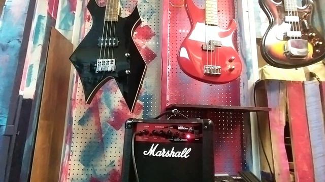 Marshall MG10KK signature practice amp смотреть онлайн