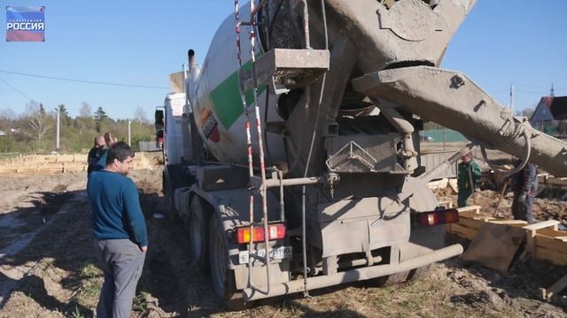 Одноэтажная Россия заливает фундамент ДОМА за МИЛЛИОН. смотреть онлайн