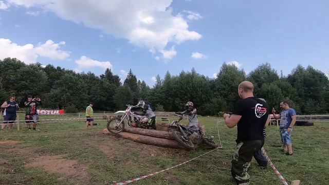 4 seasons 2019 - 1 day enduro park -  или хана минчикам смотреть онлайн