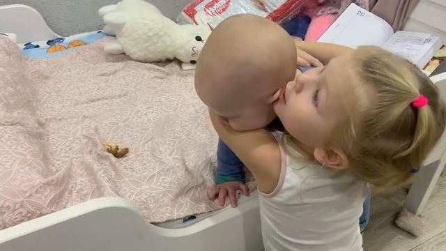 ВЛОГ. В гостях у бабушки и прабабушки. Фаинка начала бегать по вечерам / Мисс Фаина Влог #vlog смотреть онлайн