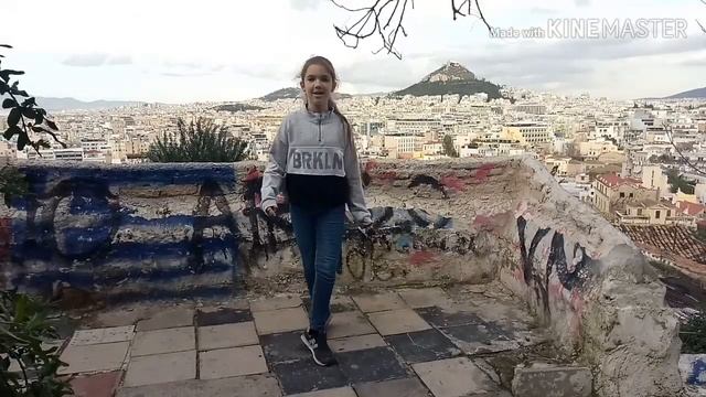 Танец маленькой обезьянки в Афинах смотреть онлайн