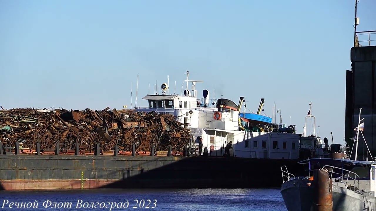 Теплоход Иван Матвеев отходит от причала Татьяна и следует вверх по Волге смотреть онлайн