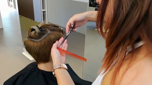 PIXIE HAIRCUT - tutorial by SANJA KARASMAN смотреть онлайн