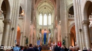 Звук католической церкви. Церковное пение и орган слушать.