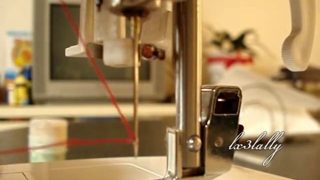 How to Thread a Sewing Machine (Singer Inspiration) смотреть онлайн