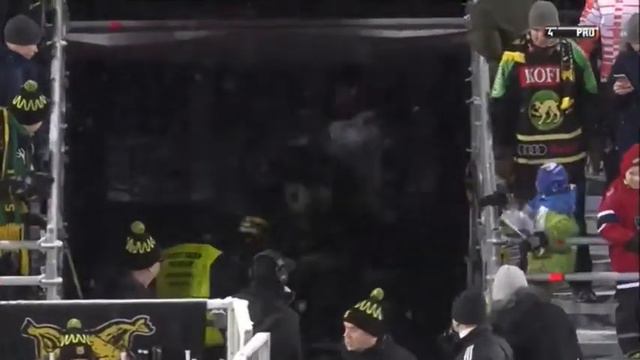 Brett Bulmer vs Matt Generous Liiga Hockey Fight смотреть онлайн