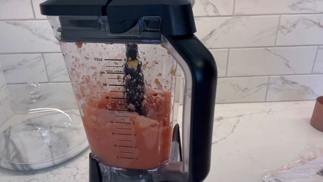 Ninja BL610 Countertop Blender with 1000-Watt Base and Total Crushing Technology | Behind The Amazo смотреть онлайн