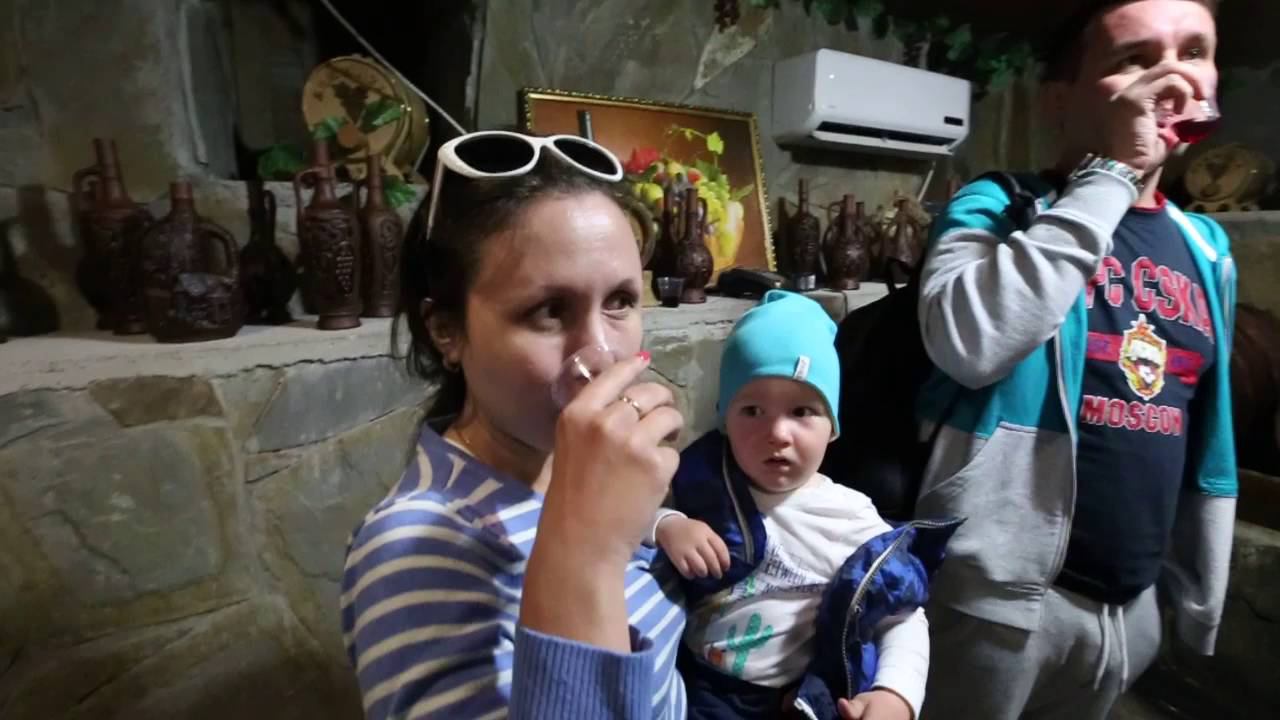 Дегустация в винном погребе на Кавказе