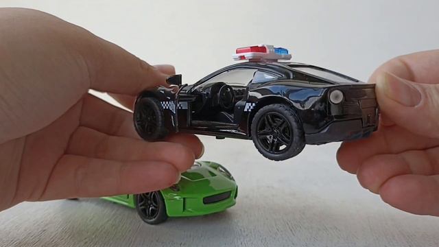 Две крутые металлические тачки. какой они марки? смотреть онлайн