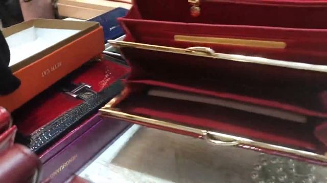 Женский красный лаковый кошелек?? смотреть онлайн