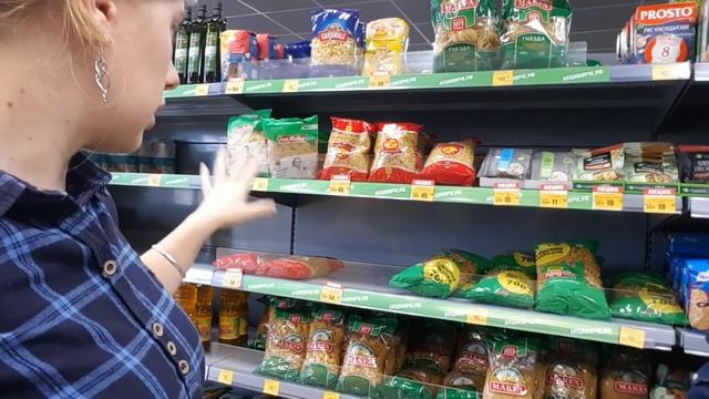 Показываю маме русский магазинчик - Австралийцы в России смотреть онлайн