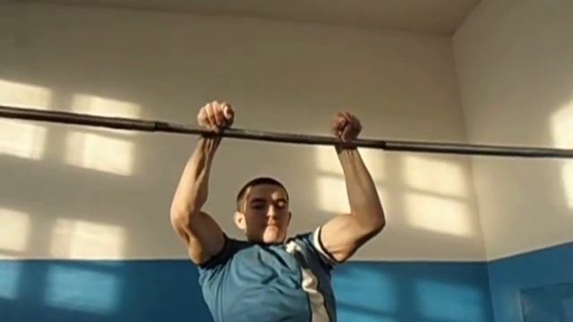 Очень медленный выход на две руки на запястьях - 50 секунд смотреть онлайн