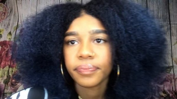 ASMR- Camera Tapping + Mouth Sounds (INAUDIBLE WHISPERING/ KURA KURA) ?