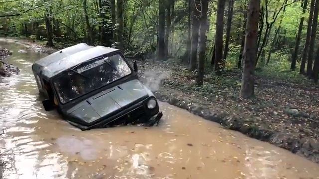 Луаз дизель и лужа в лесу смотреть онлайн