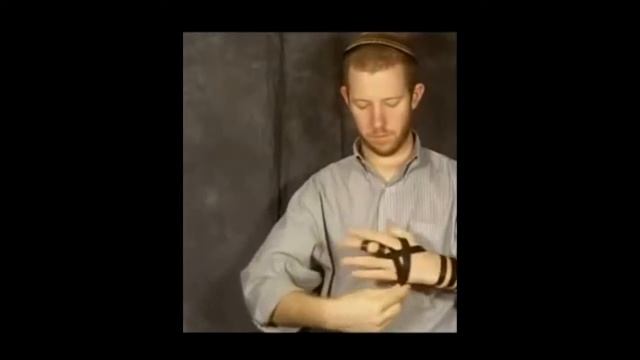 НАКЛАДЫВАНИЕ ТФИЛИНА согласно традиции иудеев Йемена смотреть онлайн