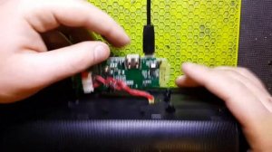 КОЛОНКА JBL КИТАЙ НЕ ЗАРЯЖАЕТСЯ ( РЕМОНТ )