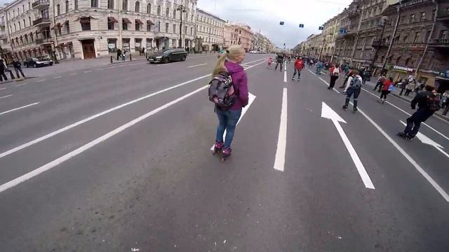 По центру Невского проспекта на роликах (Роллер пробег 2015) смотреть онлайн