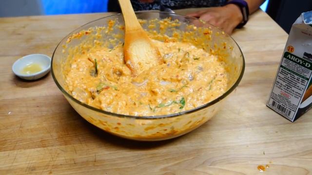 ห่อหมกทะเลในลูกมะพร้าวอ่อน Thai steam curry seafood in Young coconut смотреть онлайн