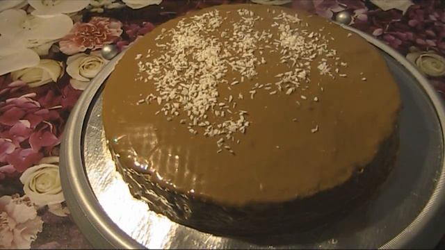 Вафельний торт з вареною згущонкою. Вафельный торт с вареной сгущенкой. смотреть онлайн