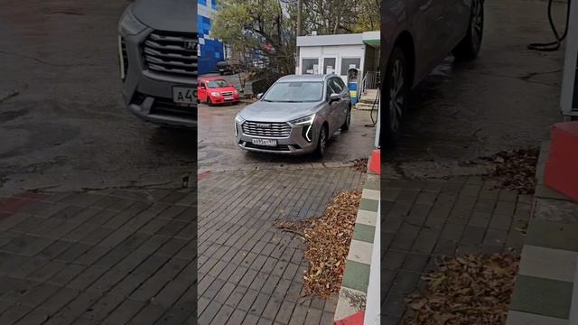 Нашёл самую дешёвую заправку в Крыму! Бензин дешевле на 5-6руб! #крым #азс #авто #бензин #деньги смотреть онлайн