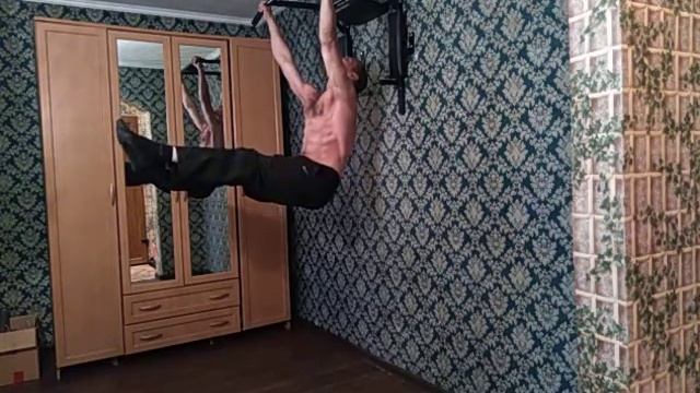 Уголок в висе на перекладине | 40 секунд смотреть онлайн