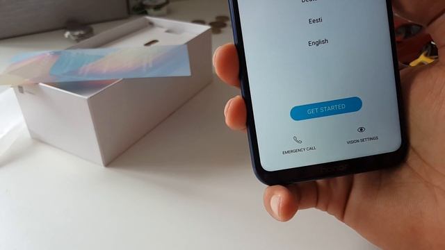 Honor Play Unboxing - Dual 4G SIM Awesomeness смотреть онлайн