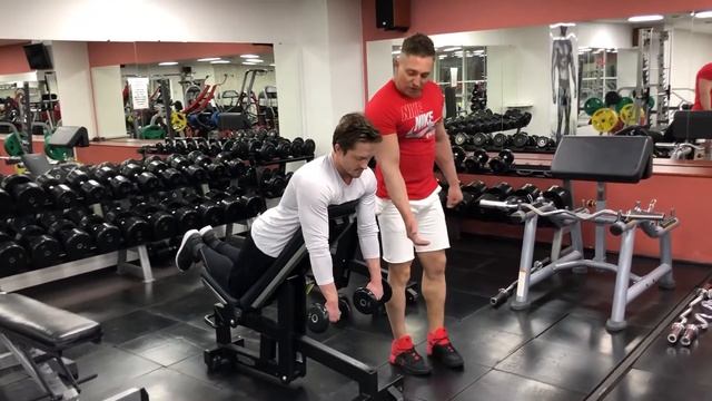 5.26. Сгибания рук с гантелями лёжа на наклонной скамье смотреть онлайн